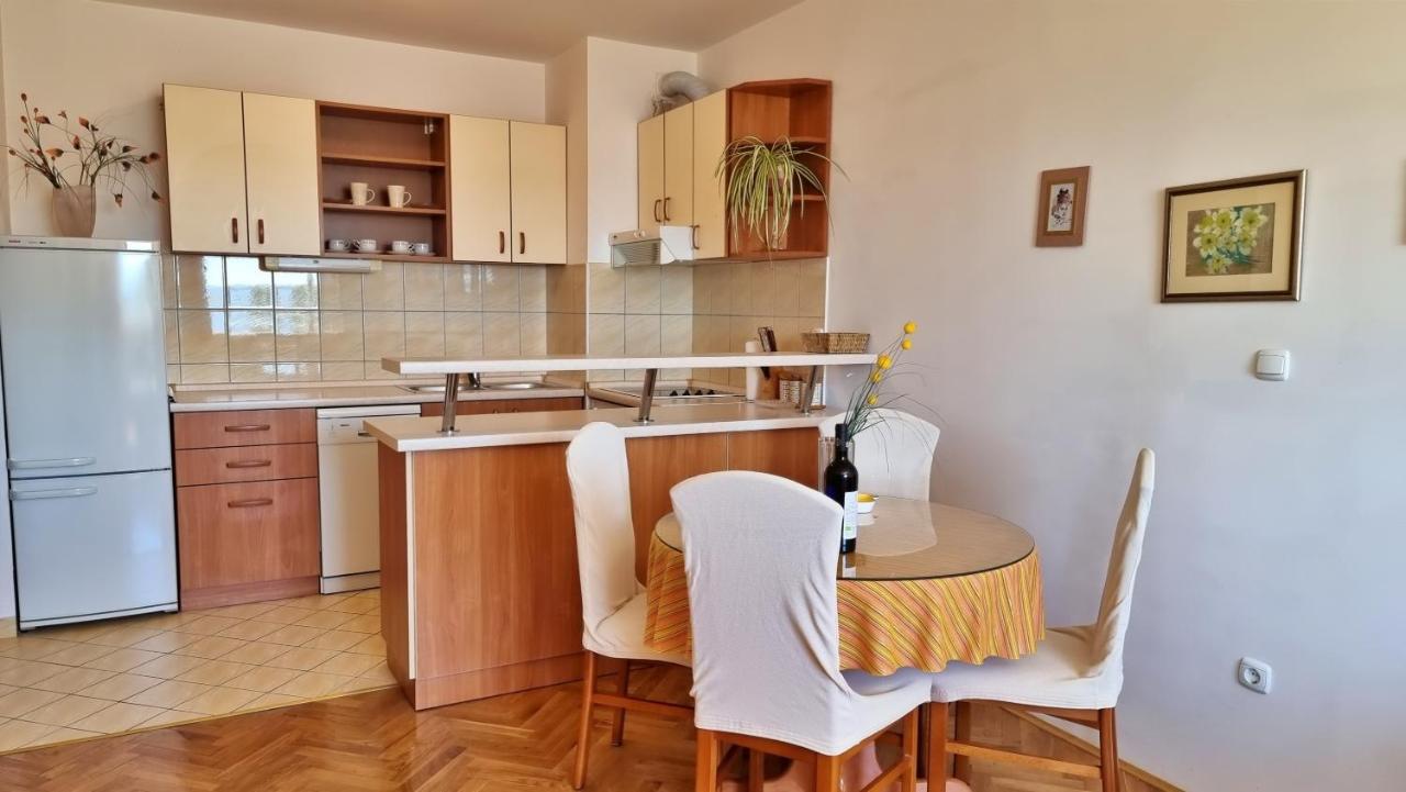 Apartment Cesarica Omiš Eksteriør billede