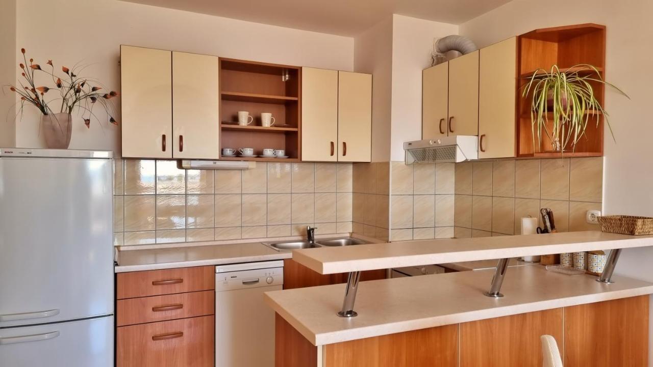 Apartment Cesarica Omiš Eksteriør billede