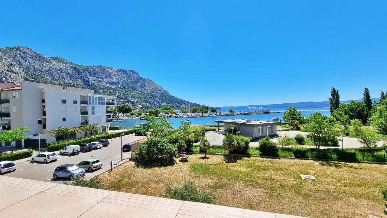 Apartment Cesarica Omiš Eksteriør billede