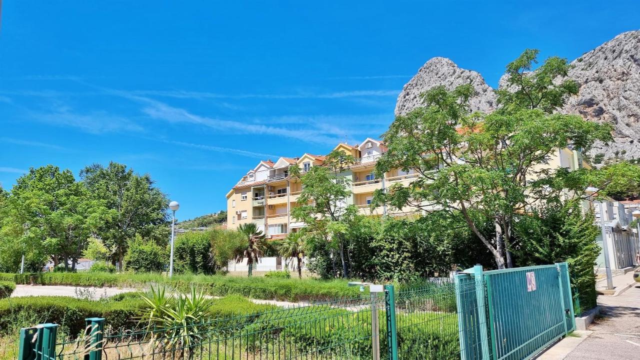 Apartment Cesarica Omiš Eksteriør billede