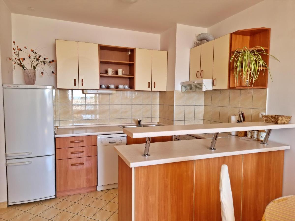 Apartment Cesarica Omiš Eksteriør billede